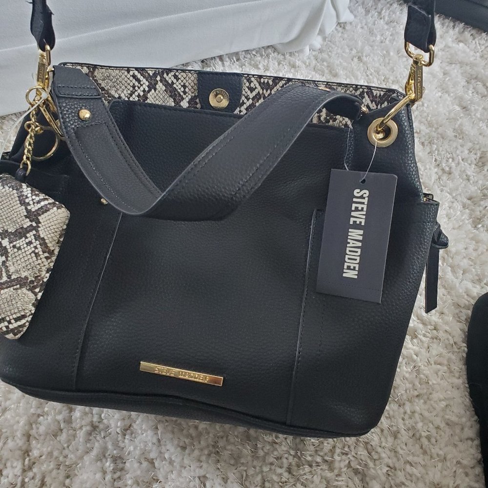 Steve Madden Black Bag w/Snakeskin Interior and Coin Purse - Picture 2 of 16